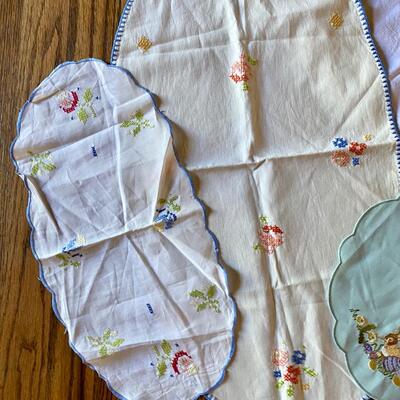 Bundle of Embroidered Vintage Linens