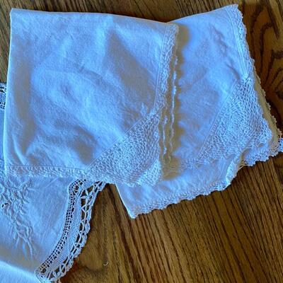 33" Square White Lace Tablecloth and 2 Cloth Napkins