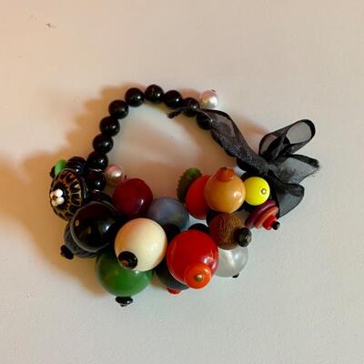 Beaded Bracelet with Colorful Bead Charms and Elastic Band