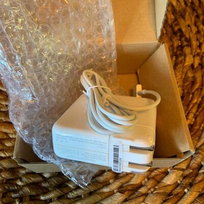 Apple MacBook Charger