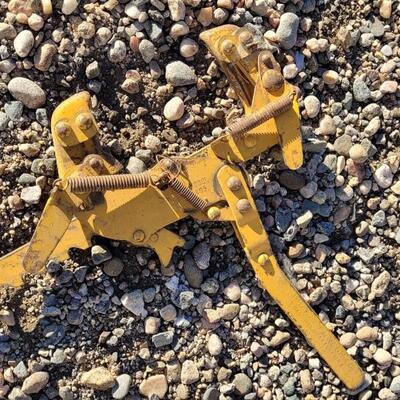 Lot 83: (2) Vintage DUTTON LAINSON Jacks Farm Auto Tools