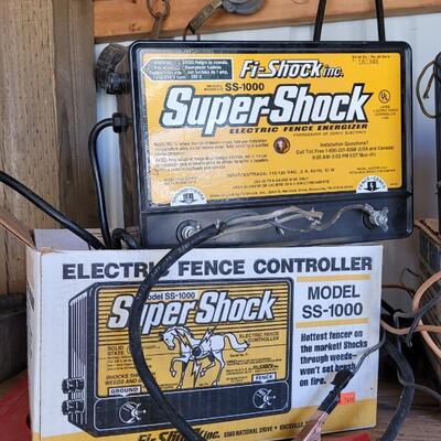Lot 92: (3) Electric Fence Controllers fest SUPER SHOCK