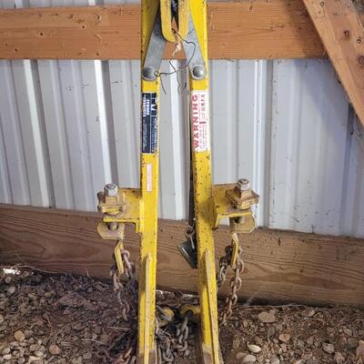 Lot 99: Vintage MOLINE 5000lb Towbar Hitch 40" Tall Yellow w/ (2) Hooks