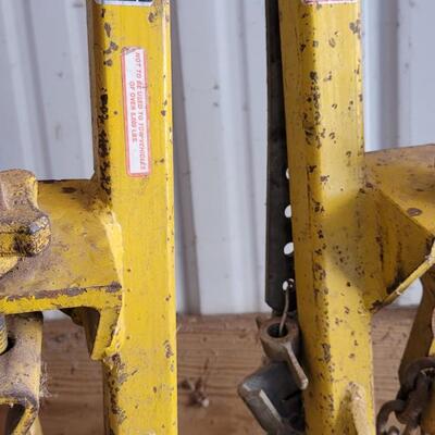 Lot 99: Vintage MOLINE 5000lb Towbar Hitch 40" Tall Yellow w/ (2) Hooks