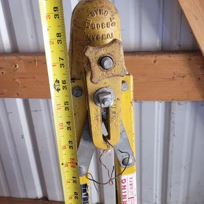 Lot 99: Vintage MOLINE 5000lb Towbar Hitch 40" Tall Yellow w/ (2) Hooks