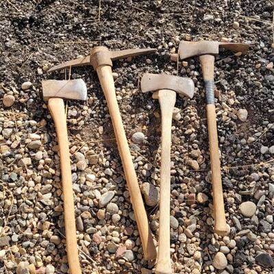 Lot 102: (4) Antique Vintage Assorted Size Axes