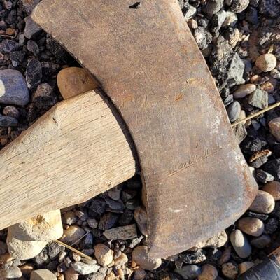 Lot 102: (4) Antique Vintage Assorted Size Axes