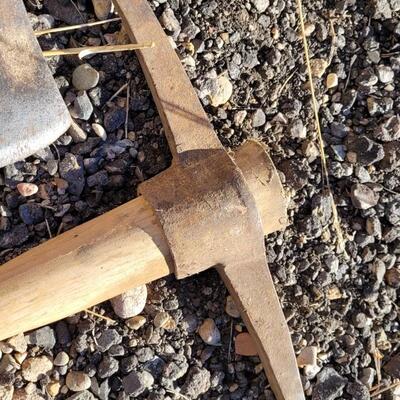 Lot 102: (4) Antique Vintage Assorted Size Axes