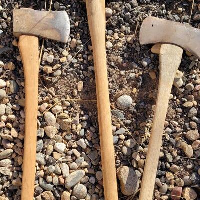 Lot 102: (4) Antique Vintage Assorted Size Axes