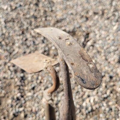 Lot 118: Assortment of (4) Antique Vintage Small Head Farm Garden Hoe Plows