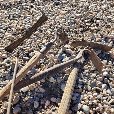 Lot 118: Assortment of (4) Antique Vintage Small Head Farm Garden Hoe Plows