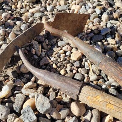 Lot 118: Assortment of (4) Antique Vintage Small Head Farm Garden Hoe Plows