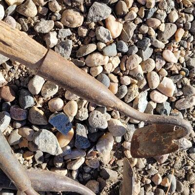 Lot 118: Assortment of (4) Antique Vintage Small Head Farm Garden Hoe Plows