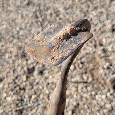 Lot 118: Assortment of (4) Antique Vintage Small Head Farm Garden Hoe Plows