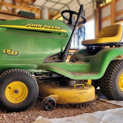 Lot 123: John Deere 15HP Riding Lawnmower LT155