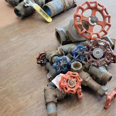 Lot 129: Assortment of Valve Fittings