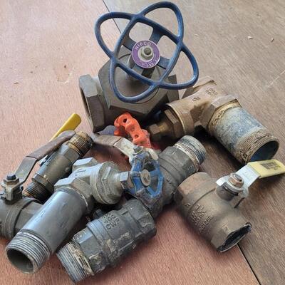 Lot 129: Assortment of Valve Fittings