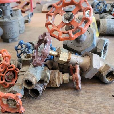Lot 129: Assortment of Valve Fittings