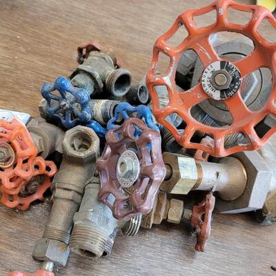 Lot 129: Assortment of Valve Fittings