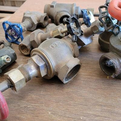 Lot 129: Assortment of Valve Fittings