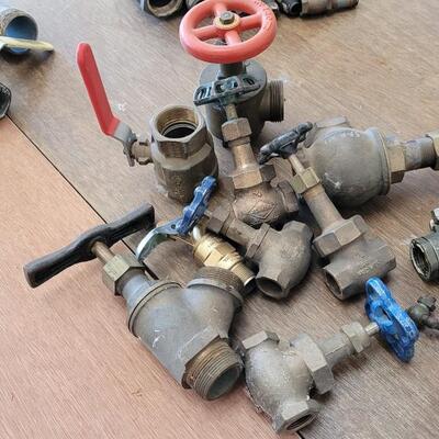 Lot 129: Assortment of Valve Fittings