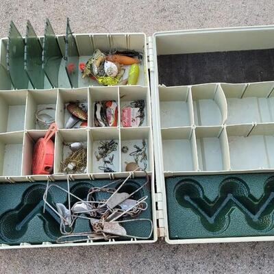 Lot 164: Fishing Tacklebox w/ Accessories Inside