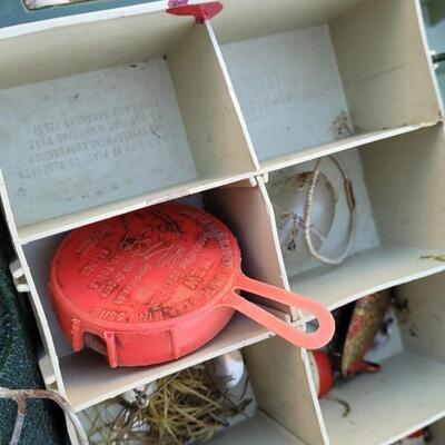 Lot 164: Fishing Tacklebox w/ Accessories Inside