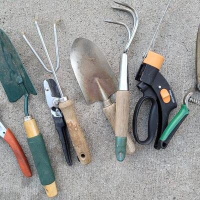 Lot 166: Assorted Hand Garden Tools