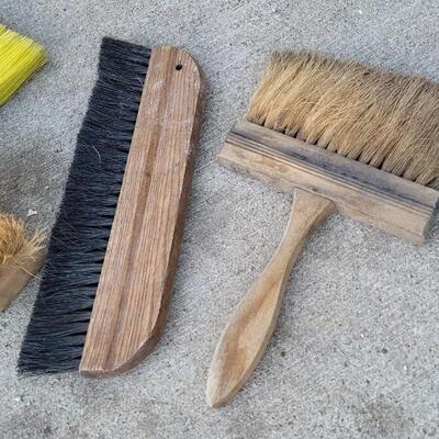 Lot 167: Assorted Brushes Lot