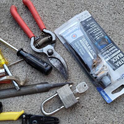 Lot 170: Assorted Toolbox Tray Tools feat MasterLock w/ Key