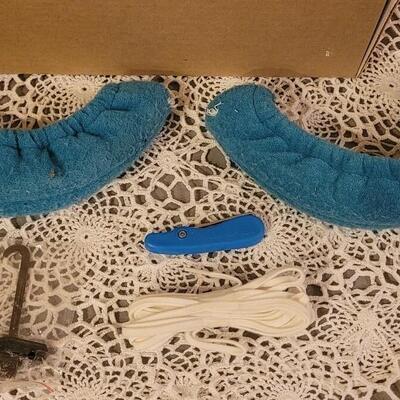 Lot 61: Size 7.5 Riedell Figure Ice Skates with Extra Laces, Lace Hook and Blade Guards