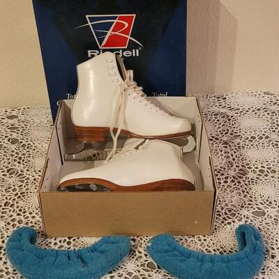 Lot 61: Size 7.5 Riedell Figure Ice Skates with Extra Laces, Lace Hook and Blade Guards