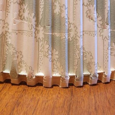 Lot 67: Vintage Cream and Sage Paper Ruffle Pleats Lamp Shade