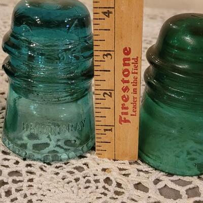 Lot 78: Vintage (2) Blue (1) Drey Clear Ball Jars and (2) Green (1) Blue Insulators