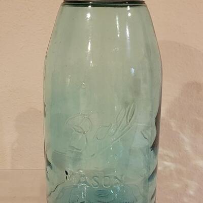 Lot 78: Vintage (2) Blue (1) Drey Clear Ball Jars and (2) Green (1) Blue Insulators