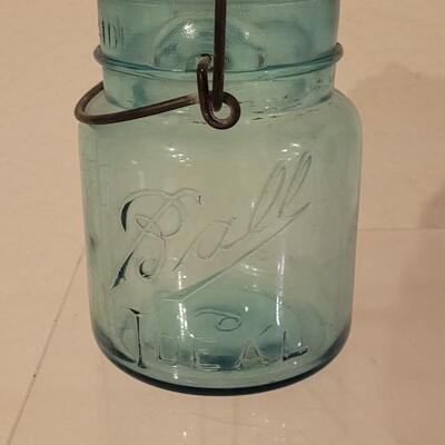 Lot 78: Vintage (2) Blue (1) Drey Clear Ball Jars and (2) Green (1) Blue Insulators