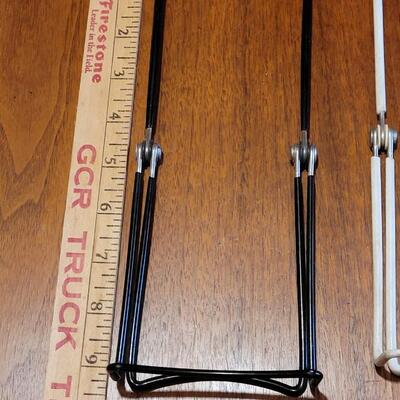 Lot 91: Display Stands Lot Black & White