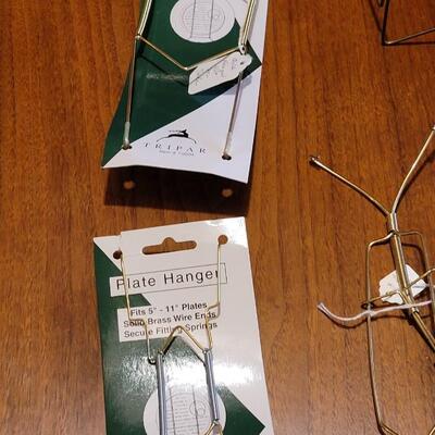 Lot 92: Plate Wall Hangers and Bowl StandsLot