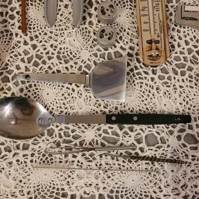 Lot 100: Kitchen Utensils Lot