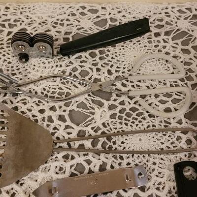 Lot 100: Kitchen Utensils Lot
