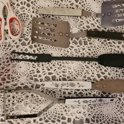 Lot 102: Kitchen Utensils Lot