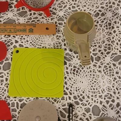 Lot 102: Kitchen Utensils Lot