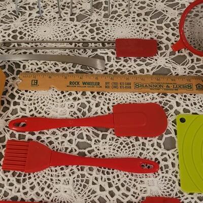 Lot 102: Kitchen Utensils Lot