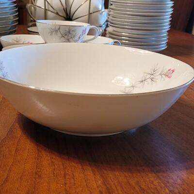 Lot 105: Noritake 'Silverdale' China Set (white with Silver Rim)