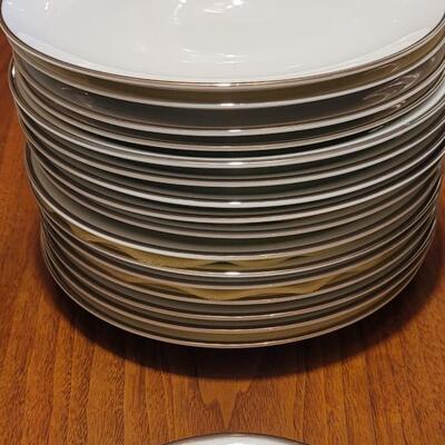 Lot 105: Noritake 'Silverdale' China Set (white with Silver Rim)