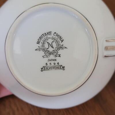 Lot 105: Noritake 'Silverdale' China Set (white with Silver Rim)
