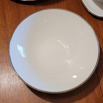 Lot 105: Noritake 'Silverdale' China Set (white with Silver Rim)