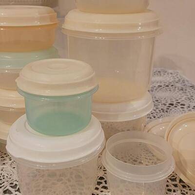 Lot 106: Plastic Storage and Microwave 4 Quart Dish