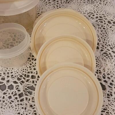 Lot 106: Plastic Storage and Microwave 4 Quart Dish