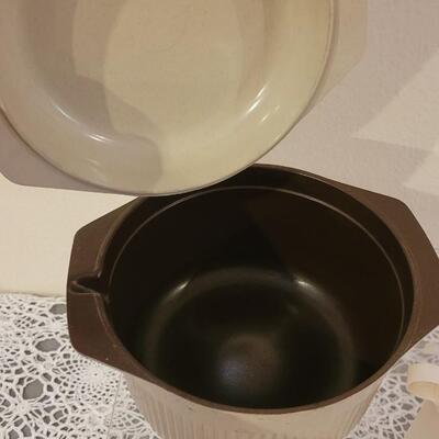 Lot 106: Plastic Storage and Microwave 4 Quart Dish